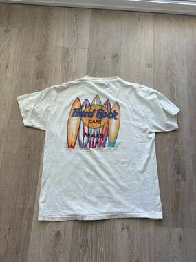 Vintage 90s Hard Rock Cafe Maui Surfboard Graphic T-Shirt White